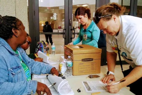 AFSCME 199 members voting in the contract ratification